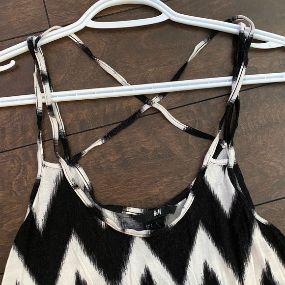 Ladies flowy tank top - Picture 3 of 3